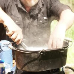 Cast Iron Camp Oven 10 Quart -Hiking And Camping 1268734 cast iron camp oven 10 quart