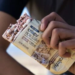 Skratch Labs Crispy Rice Cake Strawberry & Mallow -Hiking And Camping 1276009 sport crispy rice cake 45g strawberries mallow