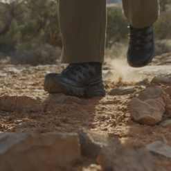 La Sportiva Ultra Raptor II Mid Wide GTX Men's Boot -Hiking And Camping 1278327 ultra raptor ii mid wide gtx mens boot us 6 eu 38 black clay